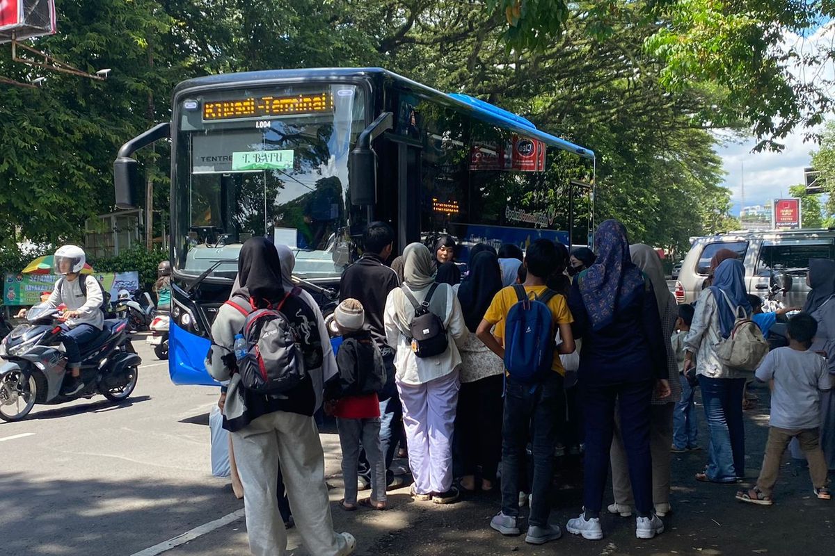 Bus Trans Jatim Koridor Malang Diserbu Wisatawan, Okupansi Tembus 80 Persen Saat Nataru 2025