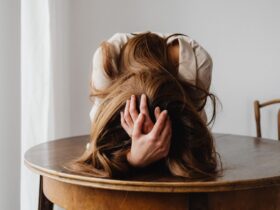 Cara Melupakan Seseorang yang Kita Cintai Kembali ke Dirimu Sendiri!