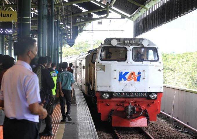 Tiket Kereta Api Nataru Laris Manis, KAI Daop 8 Surabaya Jual 186 Ribu Tiket hingga Pertengahan Desember