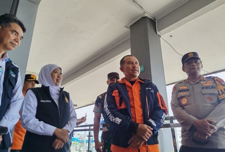 Gubernur Jatim Ingatkan Curah Hujan Bakal 3 Kali Lipat Lebih Tinggi di Januari Sumber: https://surabaya.kompas.com/read/2025/12/29/165527278/gubernur-jatim-ingatkan-curah-hujan-bakal-3-kali-lipat-lebih-tinggi-di. Membership: https://kmp.im/plus6 Download aplikasi: https://kmp.im/app6