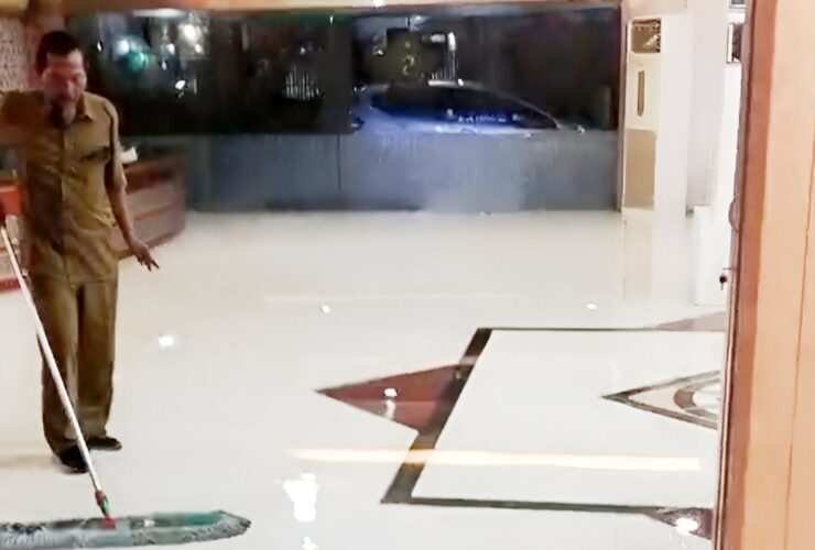 Banjir Rendam Kantor DPRD Sidoarjo Akibat Saluran Tersumbat