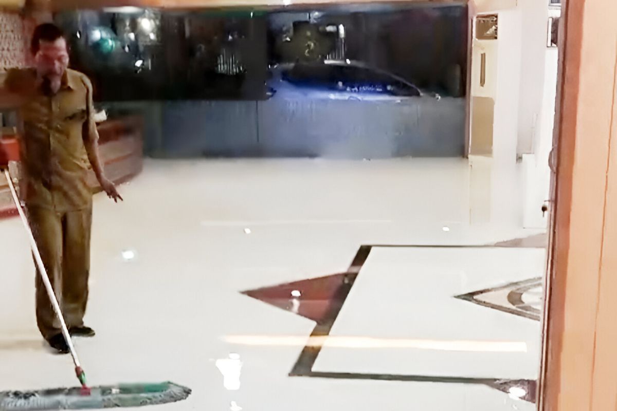 Banjir Rendam Kantor DPRD Sidoarjo Akibat Saluran Tersumbat