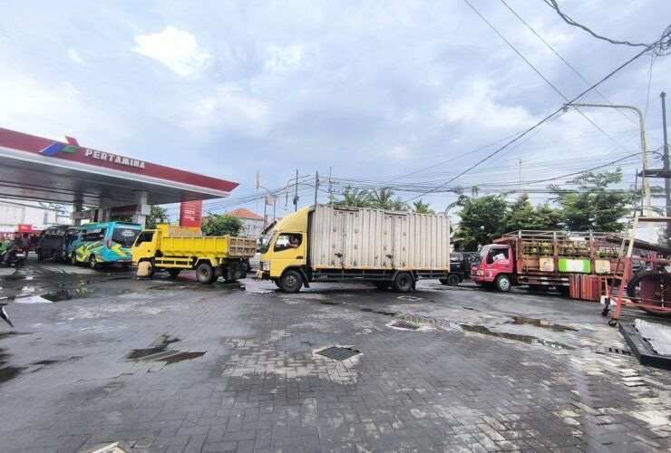 Kelangkaan Solar Subsidi Meluas di Pamekasan, Antrean Truk Capai Satu Kilometer