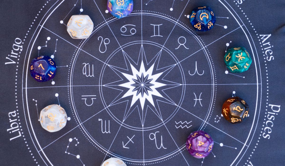 Rajin Membaca Zodiak, Benarkah Ramalan Itu Akurat dengan Kehidupan Kita?