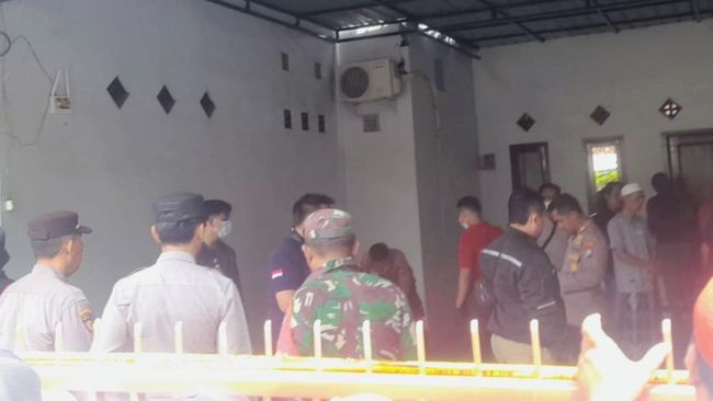 Geger Tiga Jenazah Satu Keluarga Ditemukan di Rumah di Situbondo, Polisi Sita Pisau dan Lima Ponsel