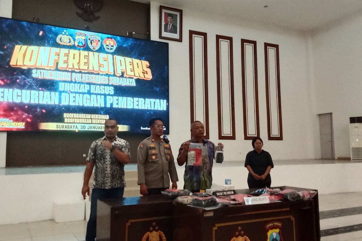 Polrestabes Surabaya Limpahkan 4 WNA Tersangka Sindikat Pencurian Emas ke Kejaksaan