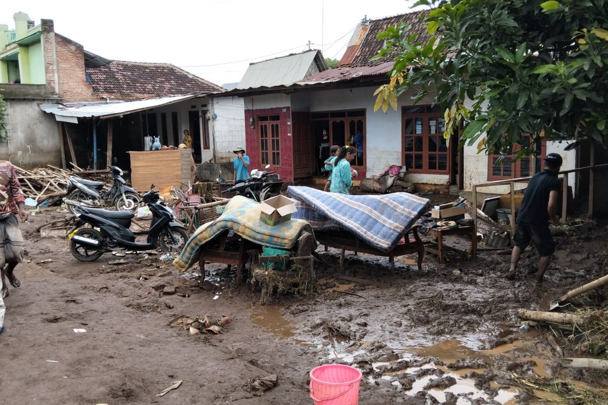 Banjir Bandang Landa Lima Kecamatan di Situbondo, 6.155 Rumah Terendam