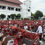 Presiden Prabowo Serahkan 200 Becak Listrik untuk Tukang Becak Lansia di Surabaya