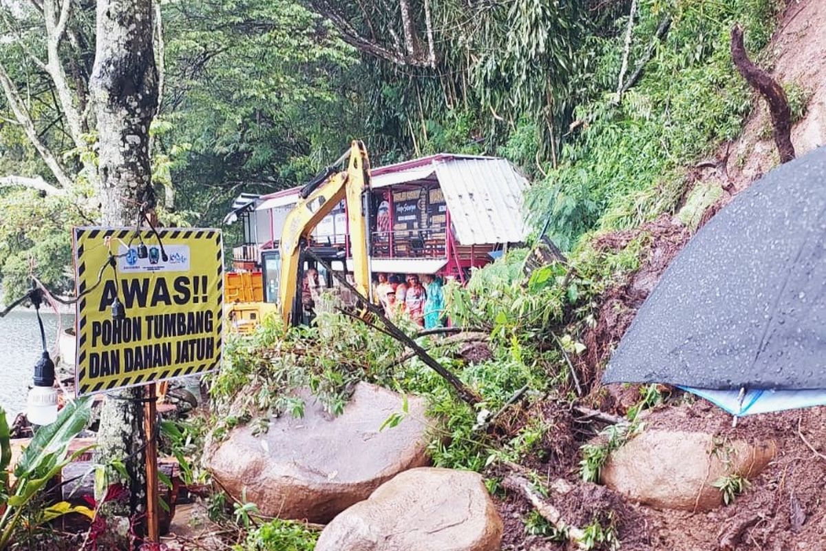 Longsor Timbun Jalan di Pinggir Telaga Sarangan Pascahujan 5 Jam, Akses Kembali Dibuka