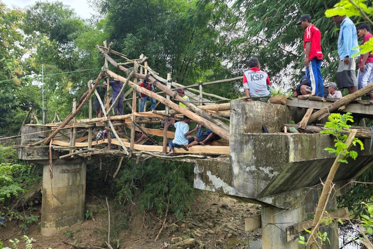 Akses Terputus: Rusaknya Jembatan Bambu Liburkan 40 Siswa di Pamekasan