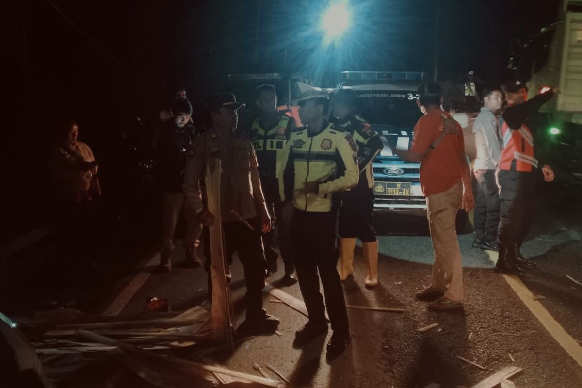 Rem Blong Diduga Picu Kecelakaan Beruntun Di Tikungan Mbah Singo, Enam Orang Terluka