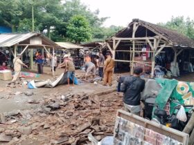 Pasar Krai Lumajang Ambruk, Tiga Pedagang Terluka