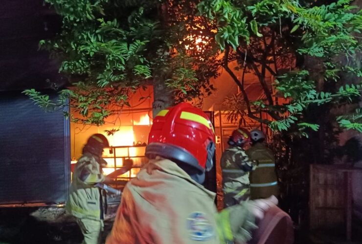 Kebocoran LPG Picu Kebakaran di Surabaya, Enam Penghuni Termasuk Bayi Alami Luka Bakar