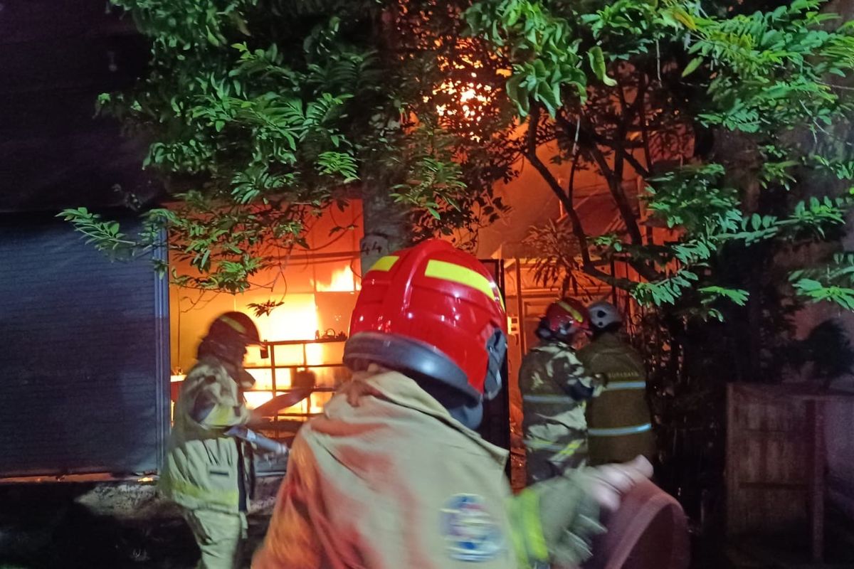 Kebocoran LPG Picu Kebakaran di Surabaya, Enam Penghuni Termasuk Bayi Alami Luka Bakar