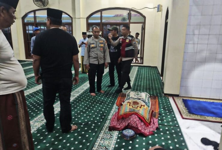 Seorang Pria Paruh Baya Meninggal di Dalam Masjid di Sampang, Diduga Akibat Penyakit Kambuh