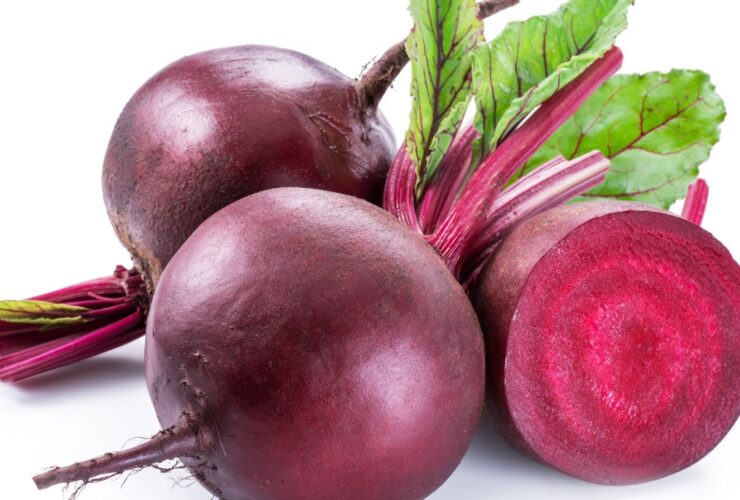 Manfaat Buah Bit: Dari Stamina hingga Kecantikan, Si Merah yang Luar Biasa