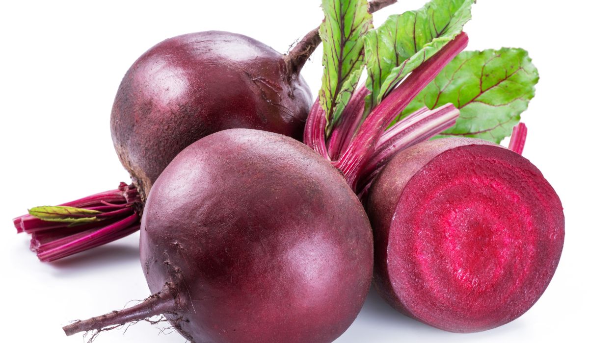 Manfaat Buah Bit: Dari Stamina hingga Kecantikan, Si Merah yang Luar Biasa