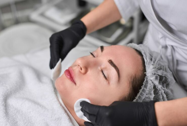 Apa Itu Perawatan Dermal Injector? Prosedur Anti-Aging yang Lagi Ngehits