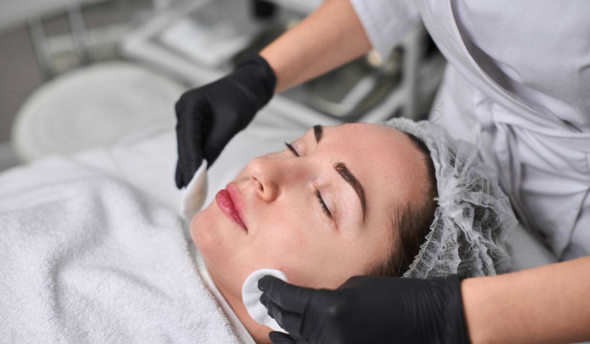 Apa Itu Perawatan Dermal Injector? Prosedur Anti-Aging yang Lagi Ngehits