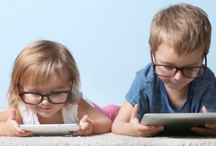 Kapan Waktu yang Tepat untuk Anak Bermain Gadget? Panduan Orang Tua Modern