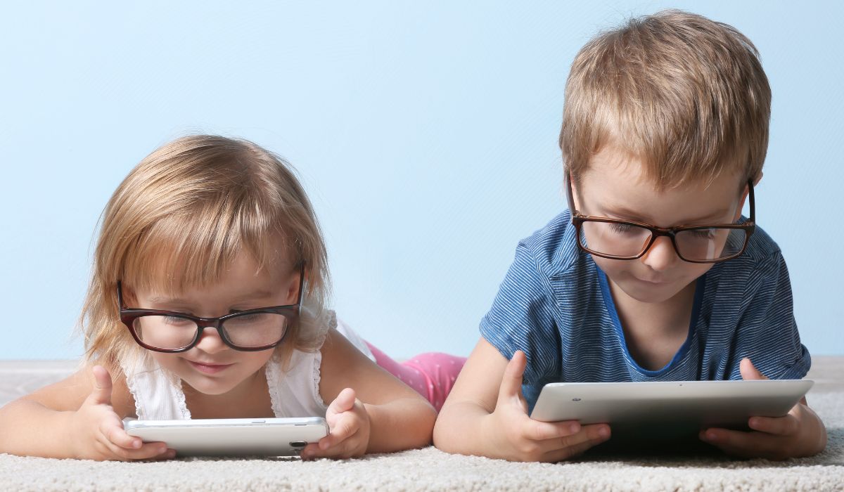 Kapan Waktu yang Tepat untuk Anak Bermain Gadget? Panduan Orang Tua Modern