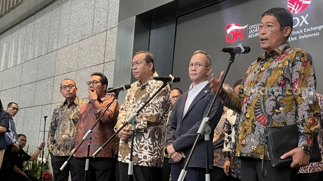 Bursa Efek Indonesia: OJK Siap Perkuat Pasar di Tengah Anjloknya IHSG