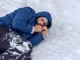 Cara Mengatasi Hipotermia: Panduan Lengkap untuk Pendaki Gunung dan Penjelajah Alam