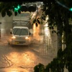 BMKG Peringatkan Cuaca Ekstrem Landa Hampir Seluruh Indonesia Besok, Waspada Banjir dan Longsor