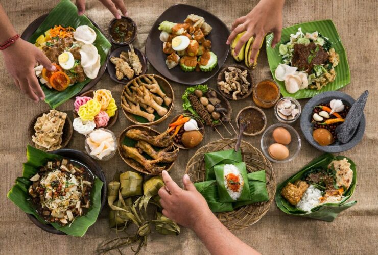 Makanan Indonesia Terenak: Sebuah Perjalanan Rasa Nusantara yang Tak Terlupakan