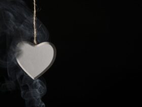Arti Love Hitam: Mengungkap Makna di Balik Warna Cinta yang Gelap