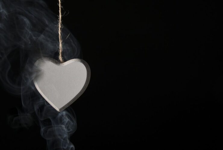 Arti Love Hitam: Mengungkap Makna di Balik Warna Cinta yang Gelap