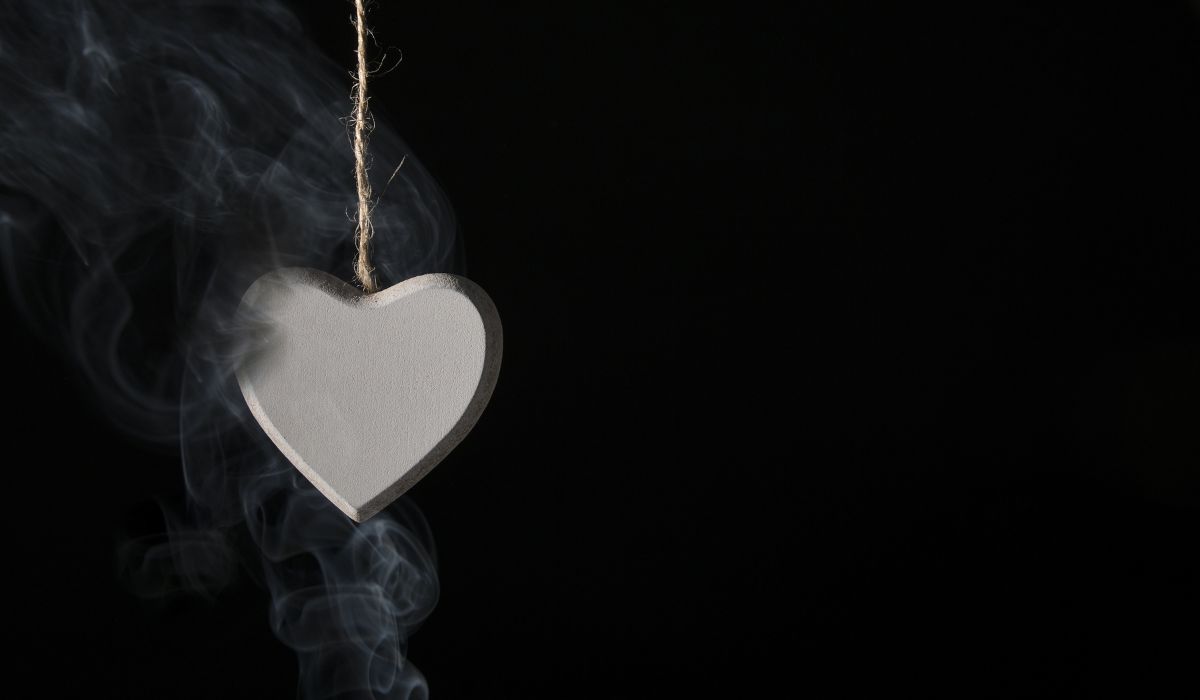 Arti Love Hitam: Mengungkap Makna di Balik Warna Cinta yang Gelap