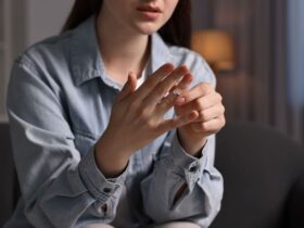 Kenapa Putus Cinta Bisa Membuat Orang Kehilangan Percaya Diri?