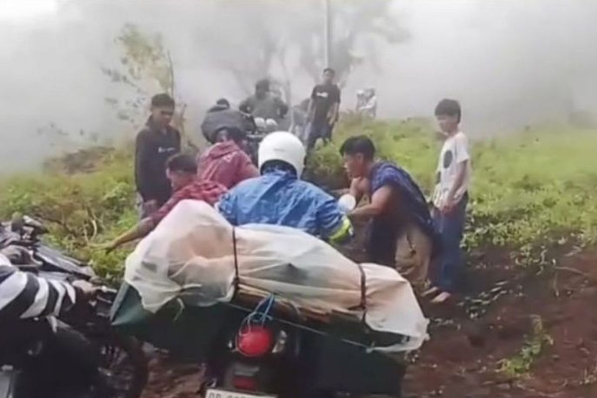 Longsor Tutup Jalan Menuju Pusuk Sembalun di Kaki Rinjani, Butuh Alat Berat