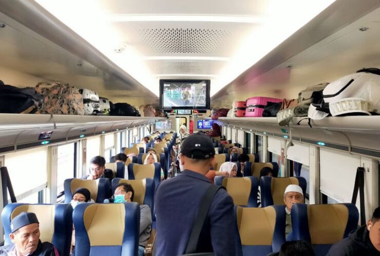 Libur Imlek Berakhir, 37 Ribu Penumpang Padati Stasiun Daop 8 Surabaya