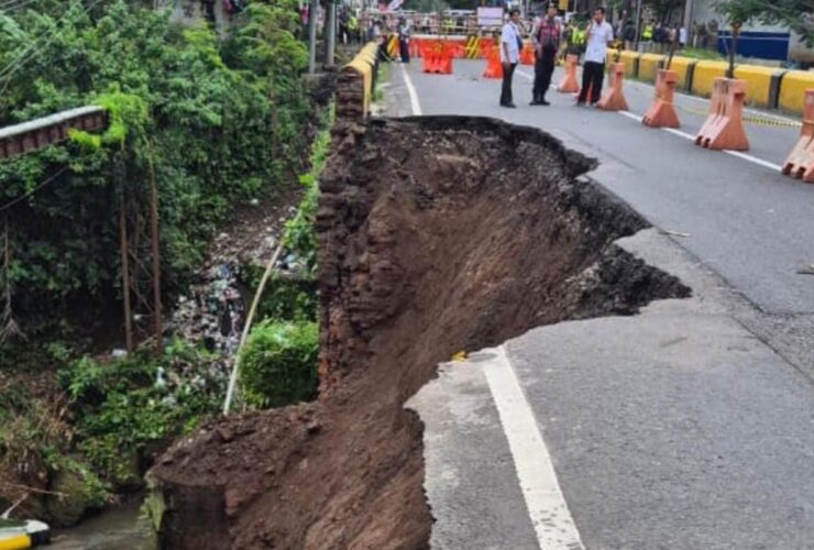 Jembatan Sentong Bondowoso Ambrol, Akses Menuju Jember Putus Total