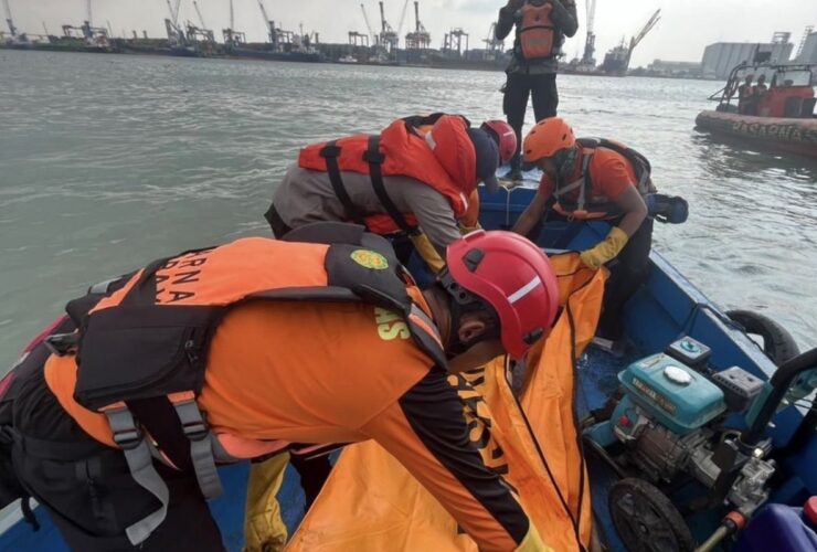 Peti Kemas Jatuh di Tanjung Perak Tewaskan Pekerja, Satu Tertimpa dan Hanyut