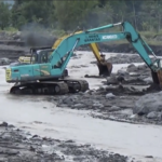 Pemulihan Tanggul Rusak akibat Lahar Semeru Dipercepat Sumber: https://surabaya.kompas.com/read/2026/02/03/181322378/pemulihan-tanggul-rusak-akibat-lahar-semeru-dipercepat-4-alat-berat. Membership: https://kmp.im/plus6 Download aplikasi: https://kmp.im/app6