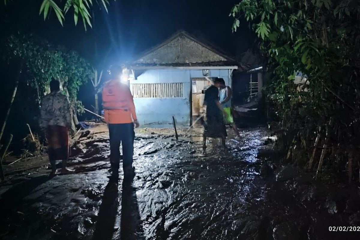 Staf Kecamatan Panti Hilang Diterjang Banjir Bandang Jember saat Selamatkan Dokumen