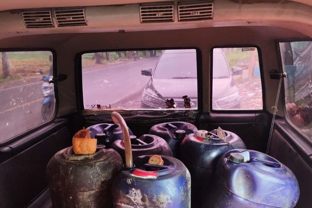 Modus Isi BBM 3 Kali dalam Sejam, Polda Jatim Ringkus Pemilik Mobil Panther di Lumajang