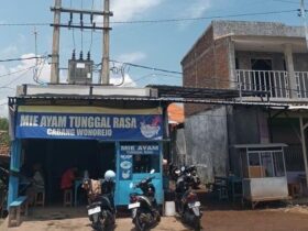 "Usir" Tiang Listrik di Lahan Sendiri Bikin Warung Mustofa Viral, PLN Turun Tangan