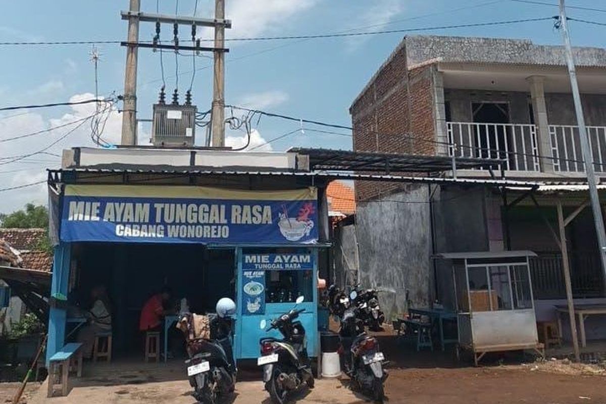 "Usir" Tiang Listrik di Lahan Sendiri Bikin Warung Mustofa Viral, PLN Turun Tangan