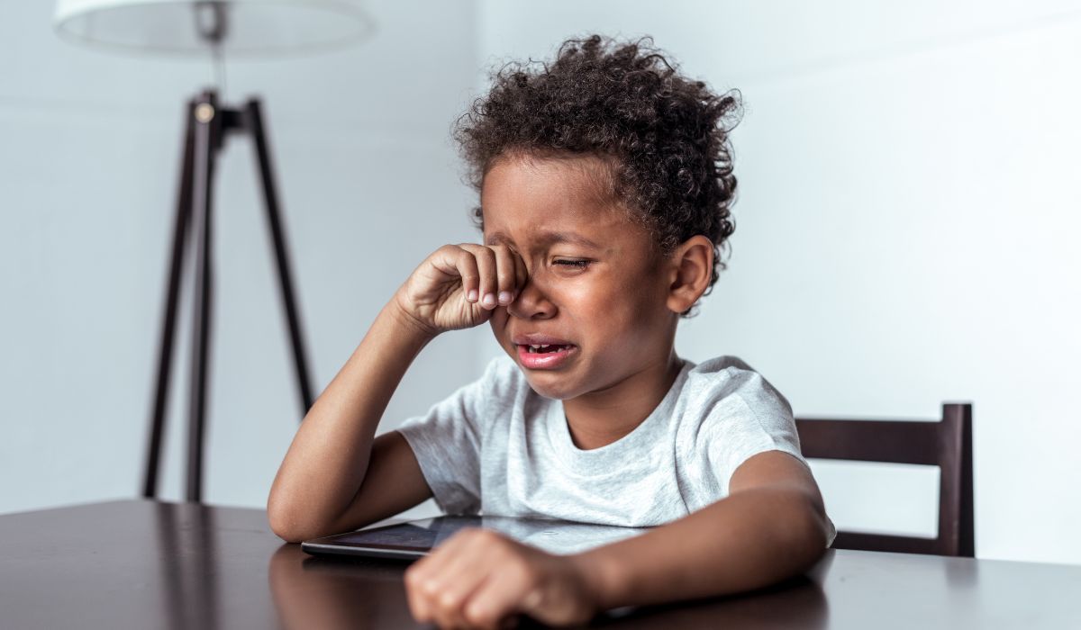 10 Tanda Anak Sensitif: Bukan Cengeng, Tapi Istimewa!