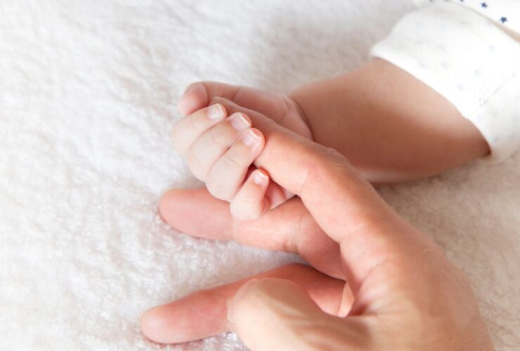 Merawat Kulit Bayi yang Sensitif untuk Parents