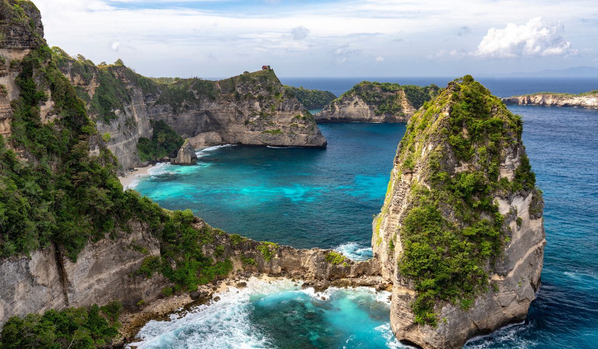 Cuaca Ekstrem Landa Bali, Lima Penerbangan di Bandara Ngurah Rai Terganggu