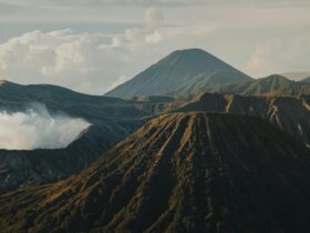 Siaga! Gunung Semeru Luncurkan Dua Kali Awan Panas, Kolom Abu Capai 1.000 Meter