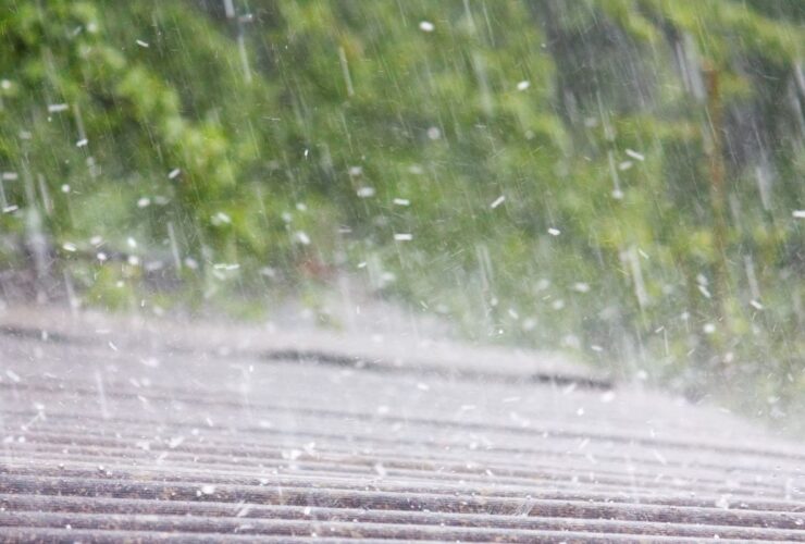 Hujan Es Landa Jombang Jelang Berbuka, Puluhan Rumah dan Mushola Rusak