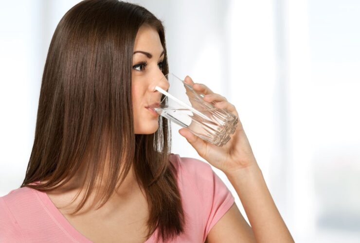 Cara Mencukupi Cairan Saat Puasa: Panduan Ahli Agar Tidak Dehidrasi