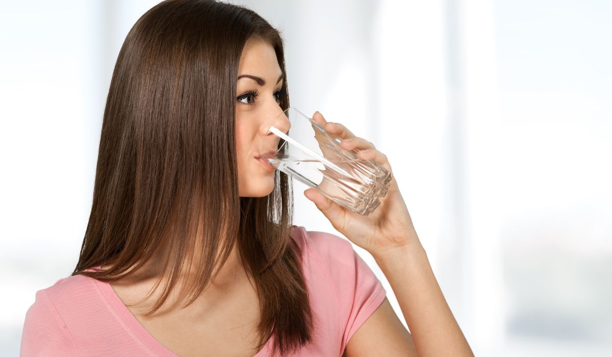 Cara Mencukupi Cairan Saat Puasa: Panduan Ahli Agar Tidak Dehidrasi