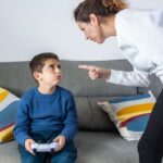 Pola Asuh Keras di Zaman Sekarang: Dampak dan Alternatif bagi Generasi Digital